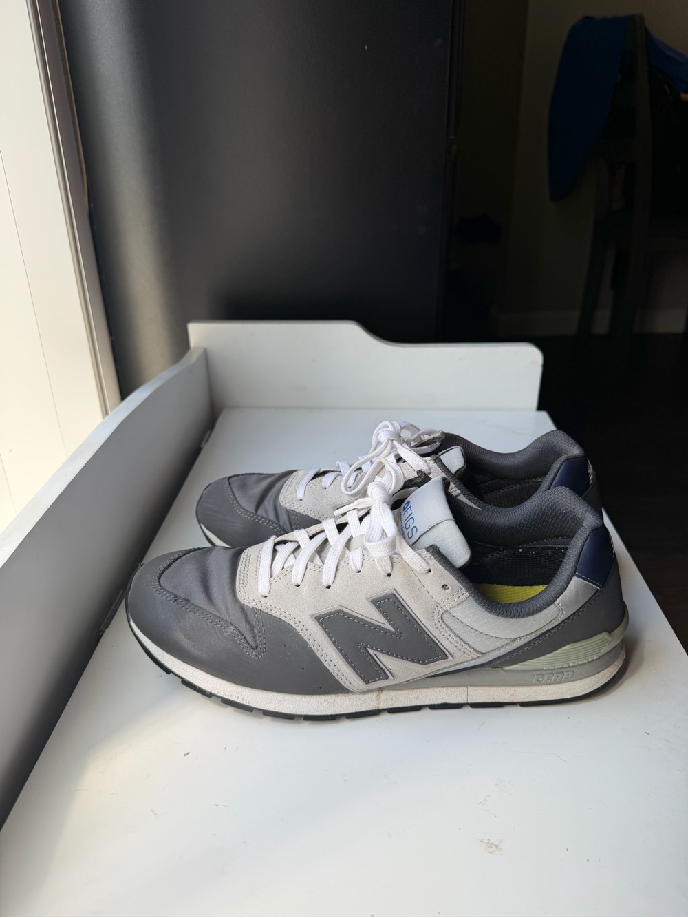 New Balance Men's Gray and White Retro Runner Sneakers